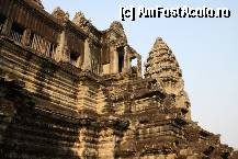 P03 [FEB-2012] unul dintre templele ce apartin de Angkor Wat