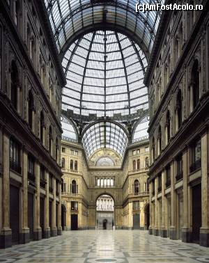 [P07] Galleria Umberto » foto by Carmen Ion
 - 
<span class="allrVoted glyphicon glyphicon-heart hidden" id="av574329"></span>
<a class="m-l-10 hidden" id="sv574329" onclick="voting_Foto_DelVot(,574329,5128)" role="button">șterge vot <span class="glyphicon glyphicon-remove"></span></a>
<a id="v9574329" class=" c-red"  onclick="voting_Foto_SetVot(574329)" role="button"><span class="glyphicon glyphicon-heart-empty"></span> <b>LIKE</b> = Votează poza</a> <img class="hidden"  id="f574329W9" src="/imagini/loader.gif" border="0" /><span class="AjErrMes hidden" id="e574329ErM"></span>