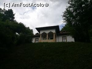 [P04] Vila Golescu văzută din apropierea intrării » foto by crismis
 - 
<span class="allrVoted glyphicon glyphicon-heart hidden" id="av972770"></span>
<a class="m-l-10 hidden" id="sv972770" onclick="voting_Foto_DelVot(,972770,5176)" role="button">șterge vot <span class="glyphicon glyphicon-remove"></span></a>
<a id="v9972770" class=" c-red"  onclick="voting_Foto_SetVot(972770)" role="button"><span class="glyphicon glyphicon-heart-empty"></span> <b>LIKE</b> = Votează poza</a> <img class="hidden"  id="f972770W9" src="/imagini/loader.gif" border="0" /><span class="AjErrMes hidden" id="e972770ErM"></span>