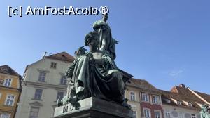 [P39] Fântâna Arhiducelui Johann, în centrul căreia se află statuia Arhiducelui Johann, » foto by Mika
 - 
<span class="allrVoted glyphicon glyphicon-heart hidden" id="av1520674"></span>
<a class="m-l-10 hidden" id="sv1520674" onclick="voting_Foto_DelVot(,1520674,5228)" role="button">șterge vot <span class="glyphicon glyphicon-remove"></span></a>
<a id="v91520674" class=" c-red"  onclick="voting_Foto_SetVot(1520674)" role="button"><span class="glyphicon glyphicon-heart-empty"></span> <b>LIKE</b> = Votează poza</a> <img class="hidden"  id="f1520674W9" src="/imagini/loader.gif" border="0" /><span class="AjErrMes hidden" id="e1520674ErM"></span>