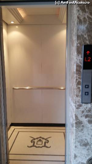 [P10] pentru comparatie asa arata liftul in cladirile noi ale hotelului » foto by Lumi
 - 
<span class="allrVoted glyphicon glyphicon-heart hidden" id="av629803"></span>
<a class="m-l-10 hidden" id="sv629803" onclick="voting_Foto_DelVot(,629803,5248)" role="button">șterge vot <span class="glyphicon glyphicon-remove"></span></a>
<a id="v9629803" class=" c-red"  onclick="voting_Foto_SetVot(629803)" role="button"><span class="glyphicon glyphicon-heart-empty"></span> <b>LIKE</b> = Votează poza</a> <img class="hidden"  id="f629803W9" src="/imagini/loader.gif" border="0" /><span class="AjErrMes hidden" id="e629803ErM"></span>