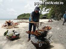 P31 [APR-2012] oferta de mancare ambulanta pe plaja insulei koh samet