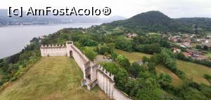 P10 [AUG-2019] Malul estic al lacului. Vedere din fortăreața Rocca Borromeo. 