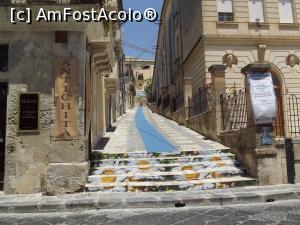 P11 [JUN-2017] Pe o astfel de străduţă are loc festivalul L'infiorata di Noto