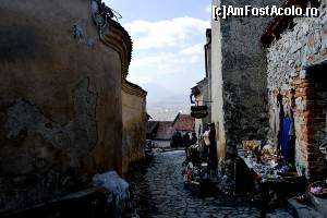 [P03] Cetatea Râșnovului - pe străzi, lângă locul de aruncat cu toporul » foto by makuy*
 - 
<span class="allrVoted glyphicon glyphicon-heart hidden" id="av607138"></span>
<a class="m-l-10 hidden" id="sv607138" onclick="voting_Foto_DelVot(,607138,5504)" role="button">șterge vot <span class="glyphicon glyphicon-remove"></span></a>
<a id="v9607138" class=" c-red"  onclick="voting_Foto_SetVot(607138)" role="button"><span class="glyphicon glyphicon-heart-empty"></span> <b>LIKE</b> = Votează poza</a> <img class="hidden"  id="f607138W9" src="/imagini/loader.gif" border="0" /><span class="AjErrMes hidden" id="e607138ErM"></span>