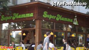 [P11] Super Mamma, un fast food sibian, care nu impresionează prin nimic.  » foto by Costi
 - 
<span class="allrVoted glyphicon glyphicon-heart hidden" id="av463443"></span>
<a class="m-l-10 hidden" id="sv463443" onclick="voting_Foto_DelVot(,463443,5504)" role="button">șterge vot <span class="glyphicon glyphicon-remove"></span></a>
<a id="v9463443" class=" c-red"  onclick="voting_Foto_SetVot(463443)" role="button"><span class="glyphicon glyphicon-heart-empty"></span> <b>LIKE</b> = Votează poza</a> <img class="hidden"  id="f463443W9" src="/imagini/loader.gif" border="0" /><span class="AjErrMes hidden" id="e463443ErM"></span>