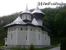 P02 [MAY-2010] Vedere laterala - Manastirea Crisan, Judetul Hunedoara.