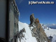 P23 [JUL-2012] Aiguille du Midi - Se preling zapezile topite de pe acoperis. 