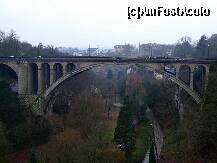 [P12] Adolphe Bridge, Luxembourg City, Luxemburg, denumit după un duce care a domnit din 1890 până în 1905. A fost construit între 1900-1903 şi, deşi are mai mult de 100 de ani este de asemenea cunoscut ca 'New Bridge'. Renovat în 1961, 1976 şi 2004, cu o lungime totală este de 153 metri, podul a devenit una din principalele atracţii ale Luxemburgului. » foto by badge®
 - 
<span class="allrVoted glyphicon glyphicon-heart hidden" id="av175479"></span>
<a class="m-l-10 hidden" id="sv175479" onclick="voting_Foto_DelVot(,175479,5760)" role="button">șterge vot <span class="glyphicon glyphicon-remove"></span></a>
<a id="v9175479" class=" c-red"  onclick="voting_Foto_SetVot(175479)" role="button"><span class="glyphicon glyphicon-heart-empty"></span> <b>LIKE</b> = Votează poza</a> <img class="hidden"  id="f175479W9" src="/imagini/loader.gif" border="0" /><span class="AjErrMes hidden" id="e175479ErM"></span>