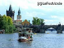 [P32] Podul Carol (Karlův most), Praga, Republica Cehă este cu siguranţă unul din cele mai faimoase poduri ale lumii. Construcţia a început în 1357 şi s-a terminat la începutul secolului 15. Este decorat cu 30 de statui, stil baroc, ce au fost ridicate în jurul anului 1700. A suportat cu stoicism toate marile inundaţii ce au lovit Praga de-a lungul secolelor. Este probabil cel mai vizitat pod din lume. » foto by badge®
 - 
<span class="allrVoted glyphicon glyphicon-heart hidden" id="av175499"></span>
<a class="m-l-10 hidden" id="sv175499" onclick="voting_Foto_DelVot(,175499,5760)" role="button">șterge vot <span class="glyphicon glyphicon-remove"></span></a>
<a id="v9175499" class=" c-red"  onclick="voting_Foto_SetVot(175499)" role="button"><span class="glyphicon glyphicon-heart-empty"></span> <b>LIKE</b> = Votează poza</a> <img class="hidden"  id="f175499W9" src="/imagini/loader.gif" border="0" /><span class="AjErrMes hidden" id="e175499ErM"></span>