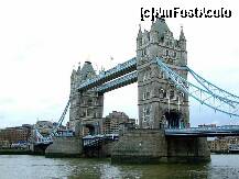 [P39] Tower Bridge, Londra, Anglia, (peste Tamisa) este principalul simbol al oraşului. Cei doi piloni masivi conţin peste 70.000 tone de ciment, iar partea metalică are o greutate aproximativă de 11.000 tone. Podul a fost inaugurat oficial la 30 iunie 1894 de către Prinţul de Wales. La acea vreme, podul a costat 1.184.000 £, o valoare care azi se ridică la peste 100 milioane £. » foto by badge®
 - 
<span class="allrVoted glyphicon glyphicon-heart hidden" id="av175506"></span>
<a class="m-l-10 hidden" id="sv175506" onclick="voting_Foto_DelVot(,175506,5760)" role="button">șterge vot <span class="glyphicon glyphicon-remove"></span></a>
<a id="v9175506" class=" c-red"  onclick="voting_Foto_SetVot(175506)" role="button"><span class="glyphicon glyphicon-heart-empty"></span> <b>LIKE</b> = Votează poza</a> <img class="hidden"  id="f175506W9" src="/imagini/loader.gif" border="0" /><span class="AjErrMes hidden" id="e175506ErM"></span>
