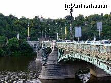 [P45] Svatopluk Čech Bridge sau Čech Bridge (Most Svatopluka Čecha sau Čechův most în cehă), Praga, Cehia, leagă peste Vltava cartierele Holešovice şi Staré Město (Oraşul Vechi). Terminat în 1908, podul are 169 metri lungime, iar până în 1961 a avut şoseaua dintr-un lemn special adus din Australia. Fiind singurul pod în stil Art Nouveau din oraş, beneficiază de protecţia statului. » foto by badge®
 - 
<span class="allrVoted glyphicon glyphicon-heart hidden" id="av175512"></span>
<a class="m-l-10 hidden" id="sv175512" onclick="voting_Foto_DelVot(,175512,5760)" role="button">șterge vot <span class="glyphicon glyphicon-remove"></span></a>
<a id="v9175512" class=" c-red"  onclick="voting_Foto_SetVot(175512)" role="button"><span class="glyphicon glyphicon-heart-empty"></span> <b>LIKE</b> = Votează poza</a> <img class="hidden"  id="f175512W9" src="/imagini/loader.gif" border="0" /><span class="AjErrMes hidden" id="e175512ErM"></span>