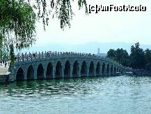 [P46] Podul celor 17 Arce, Beijing, China, este cel mai mare pod peste lacul Kunming de pe domeniul Palatului de Vară. Cu o lungime de 150 metri, podul are balustrade de marmură şi 544 de lei sculptaţi în diverse posturi. A fost construit în secolul XVIII în timpul dinastiei Qing. » foto by badge®
 - 
<span class="allrVoted glyphicon glyphicon-heart hidden" id="av175513"></span>
<a class="m-l-10 hidden" id="sv175513" onclick="voting_Foto_DelVot(,175513,5760)" role="button">șterge vot <span class="glyphicon glyphicon-remove"></span></a>
<a id="v9175513" class=" c-red"  onclick="voting_Foto_SetVot(175513)" role="button"><span class="glyphicon glyphicon-heart-empty"></span> <b>LIKE</b> = Votează poza</a> <img class="hidden"  id="f175513W9" src="/imagini/loader.gif" border="0" /><span class="AjErrMes hidden" id="e175513ErM"></span>
