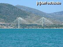 [P05] Chalcis' Bridge este un pod suspendat ce leagă insula Evia (a doua ca mărime din Grecia, după Creta) de continent prin strâmtoarea Euripus, în dreptul localităţii Halkida. A fost deschis în anul 1993. » foto by badge®
 - 
<span class="allrVoted glyphicon glyphicon-heart hidden" id="av175472"></span>
<a class="m-l-10 hidden" id="sv175472" onclick="voting_Foto_DelVot(,175472,5760)" role="button">șterge vot <span class="glyphicon glyphicon-remove"></span></a>
<a id="v9175472" class=" c-red"  onclick="voting_Foto_SetVot(175472)" role="button"><span class="glyphicon glyphicon-heart-empty"></span> <b>LIKE</b> = Votează poza</a> <img class="hidden"  id="f175472W9" src="/imagini/loader.gif" border="0" /><span class="AjErrMes hidden" id="e175472ErM"></span>