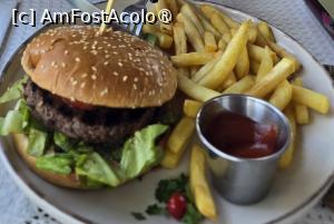 [P09] Burger si  cartofi prajiti » foto by silvia tudoran
 - 
<span class="allrVoted glyphicon glyphicon-heart hidden" id="av1543311"></span>
<a class="m-l-10 hidden" id="sv1543311" onclick="voting_Foto_DelVot(,1543311,5761)" role="button">șterge vot <span class="glyphicon glyphicon-remove"></span></a>
<a id="v91543311" class=" c-red"  onclick="voting_Foto_SetVot(1543311)" role="button"><span class="glyphicon glyphicon-heart-empty"></span> <b>LIKE</b> = Votează poza</a> <img class="hidden"  id="f1543311W9" src="/imagini/loader.gif" border="0" /><span class="AjErrMes hidden" id="e1543311ErM"></span>