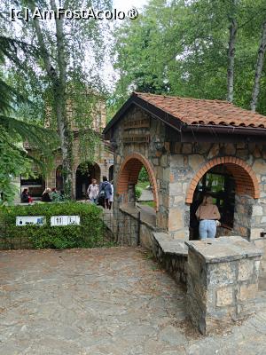 [P33] Lacul Ohrid, Biserica Sf. Petka (Parascheva), intrarea în dreapta » foto by mprofeanu
 - 
<span class="allrVoted glyphicon glyphicon-heart hidden" id="av1541583"></span>
<a class="m-l-10 hidden" id="sv1541583" onclick="voting_Foto_DelVot(,1541583,5763)" role="button">șterge vot <span class="glyphicon glyphicon-remove"></span></a>
<a id="v91541583" class=" c-red"  onclick="voting_Foto_SetVot(1541583)" role="button"><span class="glyphicon glyphicon-heart-empty"></span> <b>LIKE</b> = Votează poza</a> <img class="hidden"  id="f1541583W9" src="/imagini/loader.gif" border="0" /><span class="AjErrMes hidden" id="e1541583ErM"></span>