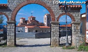 [P22] Poarta de intrare la Mănăstirea Sf.Clement din orașul Ohrid, Macedonia. » foto by traian.leuca †
 - 
<span class="allrVoted glyphicon glyphicon-heart hidden" id="av622400"></span>
<a class="m-l-10 hidden" id="sv622400" onclick="voting_Foto_DelVot(,622400,5763)" role="button">șterge vot <span class="glyphicon glyphicon-remove"></span></a>
<a id="v9622400" class=" c-red"  onclick="voting_Foto_SetVot(622400)" role="button"><span class="glyphicon glyphicon-heart-empty"></span> <b>LIKE</b> = Votează poza</a> <img class="hidden"  id="f622400W9" src="/imagini/loader.gif" border="0" /><span class="AjErrMes hidden" id="e622400ErM"></span>