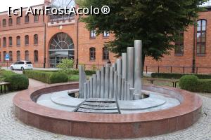 [P76] Gdańsk, Fântână Arteziană, o orgă ce răcorește privitorii în fața Filarmonicii Frederic Chopin » foto by mprofeanu
 - 
<span class="allrVoted glyphicon glyphicon-heart hidden" id="av1383785"></span>
<a class="m-l-10 hidden" id="sv1383785" onclick="voting_Foto_DelVot(,1383785,5798)" role="button">șterge vot <span class="glyphicon glyphicon-remove"></span></a>
<a id="v91383785" class=" c-red"  onclick="voting_Foto_SetVot(1383785)" role="button"><span class="glyphicon glyphicon-heart-empty"></span> <b>LIKE</b> = Votează poza</a> <img class="hidden"  id="f1383785W9" src="/imagini/loader.gif" border="0" /><span class="AjErrMes hidden" id="e1383785ErM"></span>