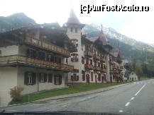 P15 [OCT-2010] In Tirol apar si multe pensiuni agroturistice si statiuni montane de ski