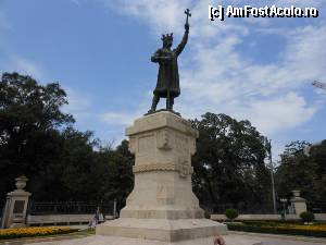 P01 [AUG-2012] Chisinau - Monumentul lui Stefan cel Mare si Sfant, simbolul orasului. 
