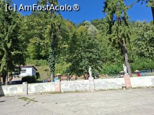 [P17] În drum spre Grota haiducilor: statui ”romane” dintr-un complex hotelier nefinalizat » foto by Carmen Ion
 - 
<span class="allrVoted glyphicon glyphicon-heart hidden" id="av1512482"></span>
<a class="m-l-10 hidden" id="sv1512482" onclick="voting_Foto_DelVot(,1512482,5840)" role="button">șterge vot <span class="glyphicon glyphicon-remove"></span></a>
<a id="v91512482" class=" c-red"  onclick="voting_Foto_SetVot(1512482)" role="button"><span class="glyphicon glyphicon-heart-empty"></span> <b>LIKE</b> = Votează poza</a> <img class="hidden"  id="f1512482W9" src="/imagini/loader.gif" border="0" /><span class="AjErrMes hidden" id="e1512482ErM"></span>