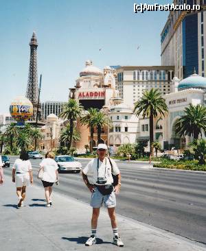 [P13] Seful expediţiei cu Turnul Eiffel şi Hotel Aladin în spate – Las Vegas, Nevada » foto by Dan-Ioan
 - 
<span class="allrVoted glyphicon glyphicon-heart hidden" id="av546605"></span>
<a class="m-l-10 hidden" id="sv546605" onclick="voting_Foto_DelVot(,546605,5857)" role="button">șterge vot <span class="glyphicon glyphicon-remove"></span></a>
<a id="v9546605" class=" c-red"  onclick="voting_Foto_SetVot(546605)" role="button"><span class="glyphicon glyphicon-heart-empty"></span> <b>LIKE</b> = Votează poza</a> <img class="hidden"  id="f546605W9" src="/imagini/loader.gif" border="0" /><span class="AjErrMes hidden" id="e546605ErM"></span>