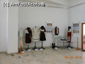 [P45] Vaslui - La Muzeul Județean, expoziția temporară 'Costume populare specifice zonelor etnografice românești'.  » foto by iulianic
 - 
<span class="allrVoted glyphicon glyphicon-heart hidden" id="av749576"></span>
<a class="m-l-10 hidden" id="sv749576" onclick="voting_Foto_DelVot(,749576,5873)" role="button">șterge vot <span class="glyphicon glyphicon-remove"></span></a>
<a id="v9749576" class=" c-red"  onclick="voting_Foto_SetVot(749576)" role="button"><span class="glyphicon glyphicon-heart-empty"></span> <b>LIKE</b> = Votează poza</a> <img class="hidden"  id="f749576W9" src="/imagini/loader.gif" border="0" /><span class="AjErrMes hidden" id="e749576ErM"></span>