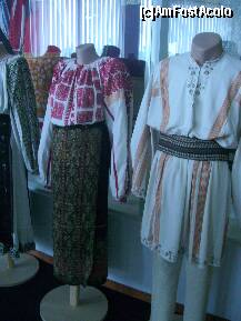 [P20] Muzeul Costumelor Populare din Romania - port popular femeiesc si barbatesc » foto by magdalena
 - 
<span class="allrVoted glyphicon glyphicon-heart hidden" id="av234658"></span>
<a class="m-l-10 hidden" id="sv234658" onclick="voting_Foto_DelVot(,234658,5895)" role="button">șterge vot <span class="glyphicon glyphicon-remove"></span></a>
<a id="v9234658" class=" c-red"  onclick="voting_Foto_SetVot(234658)" role="button"><span class="glyphicon glyphicon-heart-empty"></span> <b>LIKE</b> = Votează poza</a> <img class="hidden"  id="f234658W9" src="/imagini/loader.gif" border="0" /><span class="AjErrMes hidden" id="e234658ErM"></span>
