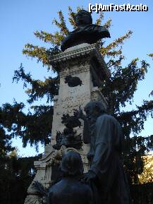 P02 [AUG-2010] Braila - in centrul vechi, in parc , statuia Imparatului Traian