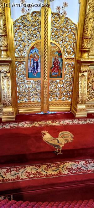 [P10] Ușile împărătești și covorul brodat cu imaginea cocoșului. » foto by tata123 🔱
 - 
<span class="allrVoted glyphicon glyphicon-heart hidden" id="av1492066"></span>
<a class="m-l-10 hidden" id="sv1492066" onclick="voting_Foto_DelVot(,1492066,5917)" role="button">șterge vot <span class="glyphicon glyphicon-remove"></span></a>
<a id="v91492066" class=" c-red"  onclick="voting_Foto_SetVot(1492066)" role="button"><span class="glyphicon glyphicon-heart-empty"></span> <b>LIKE</b> = Votează poza</a> <img class="hidden"  id="f1492066W9" src="/imagini/loader.gif" border="0" /><span class="AjErrMes hidden" id="e1492066ErM"></span>