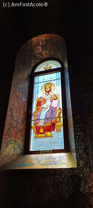 [P11] Vitralii în biserică. » foto by tata123 🔱
 - 
<span class="allrVoted glyphicon glyphicon-heart hidden" id="av1492067"></span>
<a class="m-l-10 hidden" id="sv1492067" onclick="voting_Foto_DelVot(,1492067,5917)" role="button">șterge vot <span class="glyphicon glyphicon-remove"></span></a>
<a id="v91492067" class=" c-red"  onclick="voting_Foto_SetVot(1492067)" role="button"><span class="glyphicon glyphicon-heart-empty"></span> <b>LIKE</b> = Votează poza</a> <img class="hidden"  id="f1492067W9" src="/imagini/loader.gif" border="0" /><span class="AjErrMes hidden" id="e1492067ErM"></span>