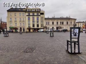 [P41] Piața Eroilor Ghetoului și, în dreapta, clădirea fostei Farmacii de sub vultur » foto by crismis
 - 
<span class="allrVoted glyphicon glyphicon-heart hidden" id="av1476743"></span>
<a class="m-l-10 hidden" id="sv1476743" onclick="voting_Foto_DelVot(,1476743,5995)" role="button">șterge vot <span class="glyphicon glyphicon-remove"></span></a>
<a id="v91476743" class=" c-red"  onclick="voting_Foto_SetVot(1476743)" role="button"><span class="glyphicon glyphicon-heart-empty"></span> <b>LIKE</b> = Votează poza</a> <img class="hidden"  id="f1476743W9" src="/imagini/loader.gif" border="0" /><span class="AjErrMes hidden" id="e1476743ErM"></span>
