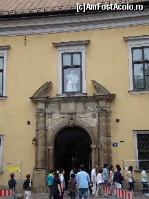 [P60] Palatul episcopal din Cracovia : Rămas bun şi mai veniţi pe la noi, pare să spună imaginea fostului Papă » foto by mariana.olaru
 - 
<span class="allrVoted glyphicon glyphicon-heart hidden" id="av116670"></span>
<a class="m-l-10 hidden" id="sv116670" onclick="voting_Foto_DelVot(,116670,5995)" role="button">șterge vot <span class="glyphicon glyphicon-remove"></span></a>
<a id="v9116670" class=" c-red"  onclick="voting_Foto_SetVot(116670)" role="button"><span class="glyphicon glyphicon-heart-empty"></span> <b>LIKE</b> = Votează poza</a> <img class="hidden"  id="f116670W9" src="/imagini/loader.gif" border="0" /><span class="AjErrMes hidden" id="e116670ErM"></span>