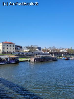 [P16] Restaurante plutitoare pe Vistula » foto by Tonyc
 - 
<span class="allrVoted glyphicon glyphicon-heart hidden" id="av1526571"></span>
<a class="m-l-10 hidden" id="sv1526571" onclick="voting_Foto_DelVot(,1526571,5995)" role="button">șterge vot <span class="glyphicon glyphicon-remove"></span></a>
<a id="v91526571" class=" c-red"  onclick="voting_Foto_SetVot(1526571)" role="button"><span class="glyphicon glyphicon-heart-empty"></span> <b>LIKE</b> = Votează poza</a> <img class="hidden"  id="f1526571W9" src="/imagini/loader.gif" border="0" /><span class="AjErrMes hidden" id="e1526571ErM"></span>