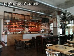 [P03] Colin's Gastro Pub, vedere spre bar » foto by crismis
 - 
<span class="allrVoted glyphicon glyphicon-heart hidden" id="av814311"></span>
<a class="m-l-10 hidden" id="sv814311" onclick="voting_Foto_DelVot(,814311,6063)" role="button">șterge vot <span class="glyphicon glyphicon-remove"></span></a>
<a id="v9814311" class=" c-red"  onclick="voting_Foto_SetVot(814311)" role="button"><span class="glyphicon glyphicon-heart-empty"></span> <b>LIKE</b> = Votează poza</a> <img class="hidden"  id="f814311W9" src="/imagini/loader.gif" border="0" /><span class="AjErrMes hidden" id="e814311ErM"></span>