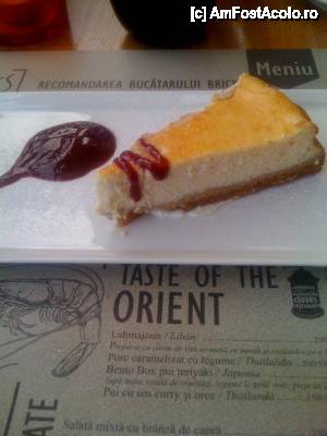 [P02] cheesecake cu sos de zmeura la Bricks » foto by andr2eea
 - 
<span class="allrVoted glyphicon glyphicon-heart hidden" id="av446754"></span>
<a class="m-l-10 hidden" id="sv446754" onclick="voting_Foto_DelVot(,446754,6063)" role="button">șterge vot <span class="glyphicon glyphicon-remove"></span></a>
<a id="v9446754" class=" c-red"  onclick="voting_Foto_SetVot(446754)" role="button"><span class="glyphicon glyphicon-heart-empty"></span> <b>LIKE</b> = Votează poza</a> <img class="hidden"  id="f446754W9" src="/imagini/loader.gif" border="0" /><span class="AjErrMes hidden" id="e446754ErM"></span>