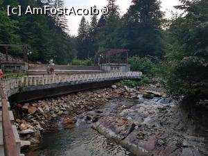 [P04] Aleea Izvoarelor și râul Slănic. Acum râul este cuminte, dar poate provoca pagube mari atunci când în zonă plouă abundent.  » foto by Floryn81
 - 
<span class="allrVoted glyphicon glyphicon-heart hidden" id="av1019433"></span>
<a class="m-l-10 hidden" id="sv1019433" onclick="voting_Foto_DelVot(,1019433,6086)" role="button">șterge vot <span class="glyphicon glyphicon-remove"></span></a>
<a id="v91019433" class=" c-red"  onclick="voting_Foto_SetVot(1019433)" role="button"><span class="glyphicon glyphicon-heart-empty"></span> <b>LIKE</b> = Votează poza</a> <img class="hidden"  id="f1019433W9" src="/imagini/loader.gif" border="0" /><span class="AjErrMes hidden" id="e1019433ErM"></span>