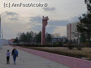 [P52] Tiraspol, Strada 25 Octombrie și Statuia lui Lenin pozată din alt unghi, eram cam singuri pe acolo... » foto by mprofeanu
 - 
<span class="allrVoted glyphicon glyphicon-heart hidden" id="av1492691"></span>
<a class="m-l-10 hidden" id="sv1492691" onclick="voting_Foto_DelVot(,1492691,6113)" role="button">șterge vot <span class="glyphicon glyphicon-remove"></span></a>
<a id="v91492691" class=" c-red"  onclick="voting_Foto_SetVot(1492691)" role="button"><span class="glyphicon glyphicon-heart-empty"></span> <b>LIKE</b> = Votează poza</a> <img class="hidden"  id="f1492691W9" src="/imagini/loader.gif" border="0" /><span class="AjErrMes hidden" id="e1492691ErM"></span>