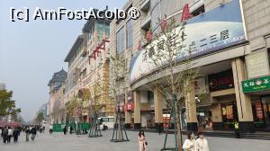[P28] Wangfujing Street, » foto by elenaadina
 - 
<span class="allrVoted glyphicon glyphicon-heart hidden" id="av1534340"></span>
<a class="m-l-10 hidden" id="sv1534340" onclick="voting_Foto_DelVot(,1534340,6234)" role="button">șterge vot <span class="glyphicon glyphicon-remove"></span></a>
<a id="v91534340" class=" c-red"  onclick="voting_Foto_SetVot(1534340)" role="button"><span class="glyphicon glyphicon-heart-empty"></span> <b>LIKE</b> = Votează poza</a> <img class="hidden"  id="f1534340W9" src="/imagini/loader.gif" border="0" /><span class="AjErrMes hidden" id="e1534340ErM"></span>