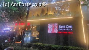 [P33] Am incheiat ultima seara in Beijing, servind Suprem Beijing duck la restaurantul Jingzun, aflat peste drum de hotelul nostru. Rata Pekin este un fel de mancare traditionala chinezeasca celebra, constand in rata preparata in piele crocanta si carne frageda. Desi acest preparat provine din Beijing, originile sale dateaza din Dinastia Yuan. » foto by geani anto
 - 
<span class="allrVoted glyphicon glyphicon-heart hidden" id="av1491836"></span>
<a class="m-l-10 hidden" id="sv1491836" onclick="voting_Foto_DelVot(,1491836,6234)" role="button">șterge vot <span class="glyphicon glyphicon-remove"></span></a>
<a id="v91491836" class=" c-red"  onclick="voting_Foto_SetVot(1491836)" role="button"><span class="glyphicon glyphicon-heart-empty"></span> <b>LIKE</b> = Votează poza</a> <img class="hidden"  id="f1491836W9" src="/imagini/loader.gif" border="0" /><span class="AjErrMes hidden" id="e1491836ErM"></span>