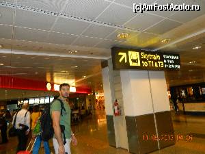 P03 [SEP-2013] in aeroport, intre terminale se merge cu skytrain, gratuit