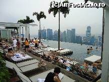 P05 [AUG-2011] Piscina aflata la 200 m inaltime-hotelul Marina Bay Sands