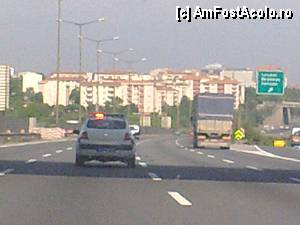 P14 [AUG-2012] Drumul București Alanya - traversând orașul Istanbul pe O 2. Ne străduiam să nu depășim mașina de poliție. 