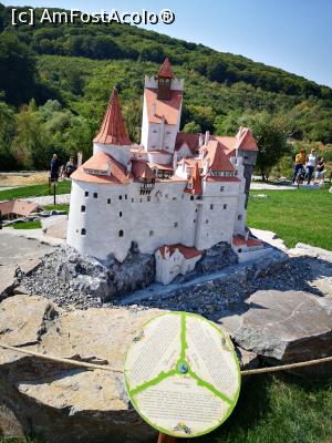 [P44] Mini Transilvania; Castelul Bran » foto by crismis
 - 
<span class="allrVoted glyphicon glyphicon-heart hidden" id="av1198010"></span>
<a class="m-l-10 hidden" id="sv1198010" onclick="voting_Foto_DelVot(,1198010,6675)" role="button">șterge vot <span class="glyphicon glyphicon-remove"></span></a>
<a id="v91198010" class=" c-red"  onclick="voting_Foto_SetVot(1198010)" role="button"><span class="glyphicon glyphicon-heart-empty"></span> <b>LIKE</b> = Votează poza</a> <img class="hidden"  id="f1198010W9" src="/imagini/loader.gif" border="0" /><span class="AjErrMes hidden" id="e1198010ErM"></span>