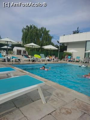 [P09] La piscină apa era foarte curată. șezlongurile și umbrelele sunt identice cu cele de la mare. » foto by cris1982
 - 
<span class="allrVoted glyphicon glyphicon-heart hidden" id="av1538603"></span>
<a class="m-l-10 hidden" id="sv1538603" onclick="voting_Foto_DelVot(,1538603,6872)" role="button">șterge vot <span class="glyphicon glyphicon-remove"></span></a>
<a id="v91538603" class=" c-red"  onclick="voting_Foto_SetVot(1538603)" role="button"><span class="glyphicon glyphicon-heart-empty"></span> <b>LIKE</b> = Votează poza</a> <img class="hidden"  id="f1538603W9" src="/imagini/loader.gif" border="0" /><span class="AjErrMes hidden" id="e1538603ErM"></span>