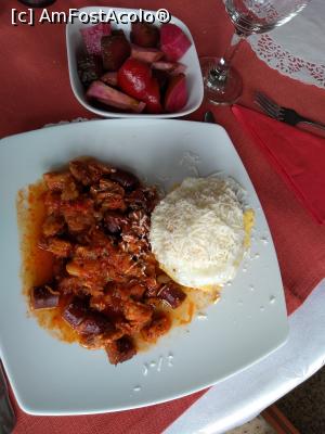 [P04] Un restaurant decent - la hotelul Cindrel; tochitură Cindrel și salata de murături asortate » foto by Dragoș_MD
 - 
<span class="allrVoted glyphicon glyphicon-heart hidden" id="av1059577"></span>
<a class="m-l-10 hidden" id="sv1059577" onclick="voting_Foto_DelVot(,1059577,6921)" role="button">șterge vot <span class="glyphicon glyphicon-remove"></span></a>
<a id="v91059577" class=" c-red"  onclick="voting_Foto_SetVot(1059577)" role="button"><span class="glyphicon glyphicon-heart-empty"></span> <b>LIKE</b> = Votează poza</a> <img class="hidden"  id="f1059577W9" src="/imagini/loader.gif" border="0" /><span class="AjErrMes hidden" id="e1059577ErM"></span>