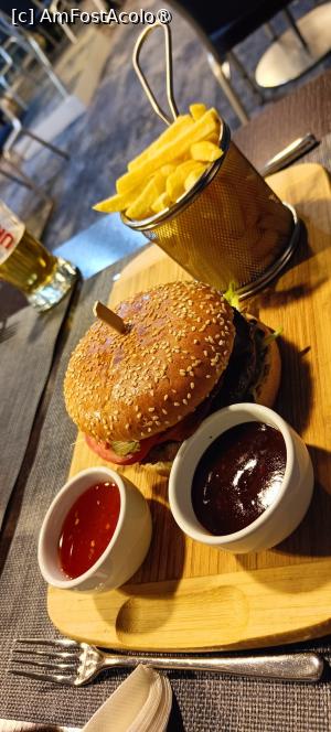 [P05] Burger de vită. » foto by tata123 🔱
 - 
<span class="allrVoted glyphicon glyphicon-heart hidden" id="av1482979"></span>
<a class="m-l-10 hidden" id="sv1482979" onclick="voting_Foto_DelVot(,1482979,6927)" role="button">șterge vot <span class="glyphicon glyphicon-remove"></span></a>
<a id="v91482979" class=" c-red"  onclick="voting_Foto_SetVot(1482979)" role="button"><span class="glyphicon glyphicon-heart-empty"></span> <b>LIKE</b> = Votează poza</a> <img class="hidden"  id="f1482979W9" src="/imagini/loader.gif" border="0" /><span class="AjErrMes hidden" id="e1482979ErM"></span>