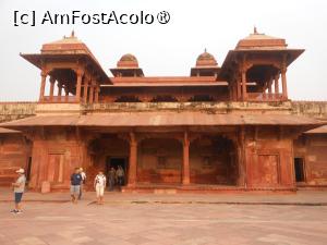 [P16] Fatehpur Sikri - Vizitatori la palat. » foto by iulianic
 - 
<span class="allrVoted glyphicon glyphicon-heart hidden" id="av1466427"></span>
<a class="m-l-10 hidden" id="sv1466427" onclick="voting_Foto_DelVot(,1466427,7081)" role="button">șterge vot <span class="glyphicon glyphicon-remove"></span></a>
<a id="v91466427" class=" c-red"  onclick="voting_Foto_SetVot(1466427)" role="button"><span class="glyphicon glyphicon-heart-empty"></span> <b>LIKE</b> = Votează poza</a> <img class="hidden"  id="f1466427W9" src="/imagini/loader.gif" border="0" /><span class="AjErrMes hidden" id="e1466427ErM"></span>