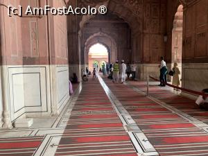 [P27] Moscheea Jama Masjid,peste tot în interior sînt covoare pe jos » foto by AZE
 - 
<span class="allrVoted glyphicon glyphicon-heart hidden" id="av1430329"></span>
<a class="m-l-10 hidden" id="sv1430329" onclick="voting_Foto_DelVot(,1430329,7091)" role="button">șterge vot <span class="glyphicon glyphicon-remove"></span></a>
<a id="v91430329" class=" c-red"  onclick="voting_Foto_SetVot(1430329)" role="button"><span class="glyphicon glyphicon-heart-empty"></span> <b>LIKE</b> = Votează poza</a> <img class="hidden"  id="f1430329W9" src="/imagini/loader.gif" border="0" /><span class="AjErrMes hidden" id="e1430329ErM"></span>