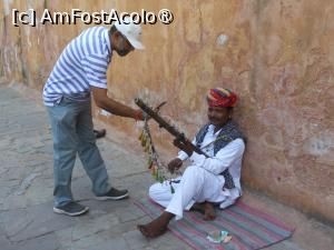 [P24] Jaipur - Amber Fort. Lângă intrare. » foto by iulianic
 - 
<span class="allrVoted glyphicon glyphicon-heart hidden" id="av1465752"></span>
<a class="m-l-10 hidden" id="sv1465752" onclick="voting_Foto_DelVot(,1465752,7099)" role="button">șterge vot <span class="glyphicon glyphicon-remove"></span></a>
<a id="v91465752" class=" c-red"  onclick="voting_Foto_SetVot(1465752)" role="button"><span class="glyphicon glyphicon-heart-empty"></span> <b>LIKE</b> = Votează poza</a> <img class="hidden"  id="f1465752W9" src="/imagini/loader.gif" border="0" /><span class="AjErrMes hidden" id="e1465752ErM"></span>